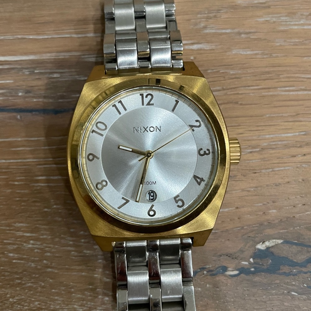 Nixon watch